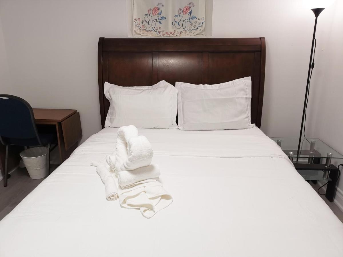 Tidy Private Rooms With Full Kitchen Toronto Bagian luar foto